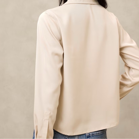 BLACK Silky Popover Shirt - Banana Republic Factory. BNWT Sz. S - Picture 2 of 2